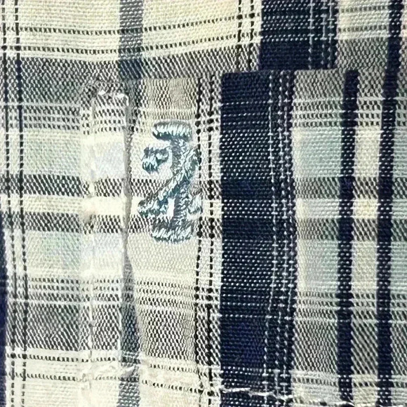 Men's Izod Size XL "Slim Fit" Checkered Casual Button Down Long Sleeve Shirt - Picture 4 of 5